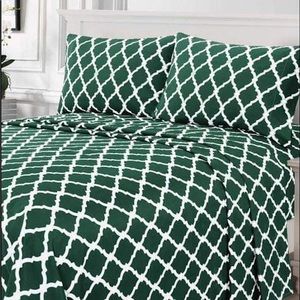 ⭐️SALE⭐️King 4pc Emerald Arabesque Bedsheets